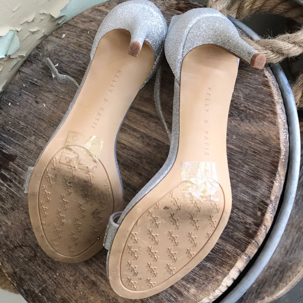 Shoes - Picture 3 of 4